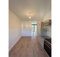 Hier passen zwei Zahnbürsten perfekt ins Bad- 2 Zimmer mit EBK für ein Neuanfang - Chemnitz Bernsdorf