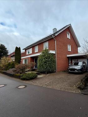 Foto - Modernisiertes Familienhaus mit PV-Anlage & Garten, Innenstadt