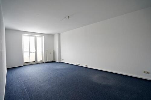 Foto - Zentrale 2-Zimmer-Wohnung mit ca. 68 m² im Obergeschoss