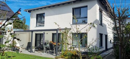 Foto - Neuw Massiv Stadtvilla großzüg. Raumaufteilung hochw. Naturbaust.