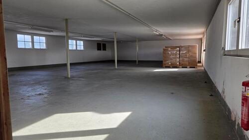 Foto - Überdachte Lagerfläche, Tüftlerraum oder Freizeitfläche im 1. OG