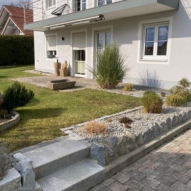 Foto - 2 Zi - Whg. Lengham mit EBK sehr ruhige Lage EG Südseite