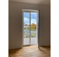 Helle 4-Z-Wohnung mit Ostbalkon UND Westterrasse, Kamin, Parkett, - Schwerin