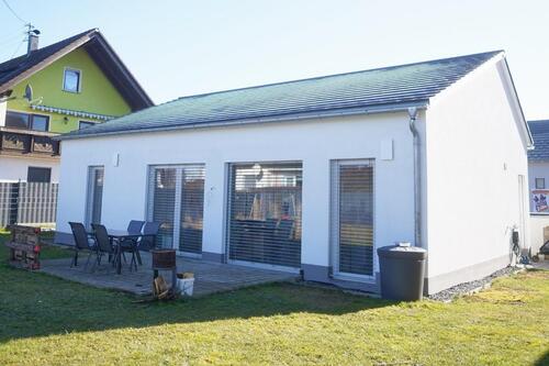 Foto - Modernes KfW-55-Einfamilienhaus mit großem Garten