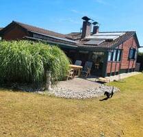 Idyllisches Holzhaus in ruhiger Ortsrandlage in Schwanstetten