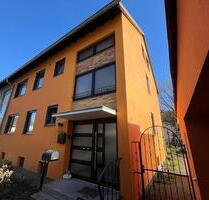 Schöne sanierte 3 Zimmer Kü., Bad, Balkon Whg. in Saarbrücken- Güdingen