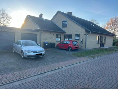 Foto - Geräumiges Einfamilienhaus mit Doppelgarage