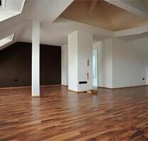 Helle 2-Zimmer Dachgeschosswohnung mit Balkon in Ditzingen