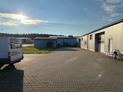 Foto - Produktionshalle und Lagerhalle zu vermieten