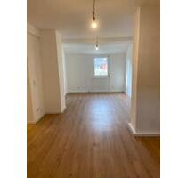 Helle, charmante frisch sanierte 2 Zi-DG-Wohnung in Müngersdorf - Köln Lindenthal