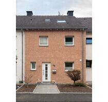 Saniertes Reihenhaus mit 5,5 Zimmern und schönem Garten in Hennef - Hennef (Sieg)