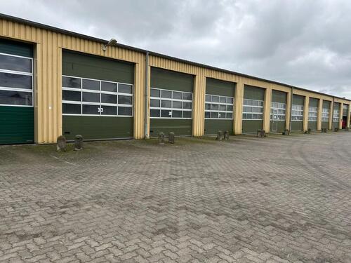 Foto - Lagerhalle zu vermieten - 1.125 m² neu gepflastert, gute Zufahrt