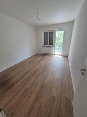 Foto - Vollmöbliertes Frauen-WG-Zimmer mit Balkon in Stuttgart Nord