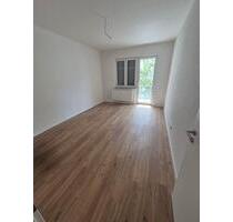 Vollmöbliertes Frauen-WG-Zimmer mit Balkon in Stuttgart Nord