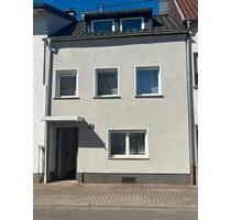 Kernsaniertes Zweifamilienhaus in Saarlouis-Roden