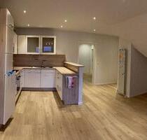 Helle 3-Zi-Wohnung mit Balkon, Aufzug & 2 Stellplätzen - saniert - Flensburg Fruerlund