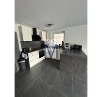 Neuwertige 3-ZKB-Maisonette mit großem Balkon, Gartenanteil und Garage im EG Souterrain - Ketsch