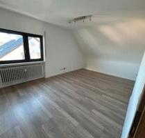 Helle Dachgeschosswohnung mit EBK & Stellplatz - Baumholder
