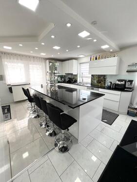 Foto - Großzügiges Einfamilienhaus ELW Doppelgarage Garten