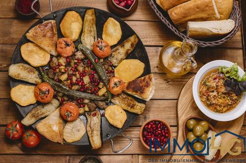 Foto - Kreuzberger Geheimtipp: Modernes Hinterhof-Restaurant mit urbanem Flair und Sonnenterrasse