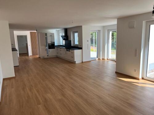 Foto - Moderne 5-Zimmer Wohnung mit Terrasse und großem Garten in Adelsdorf