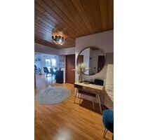 Wohnjuwel: 3,5 Zimmer mit Balkon, 2 Stellplätzen - Leimen