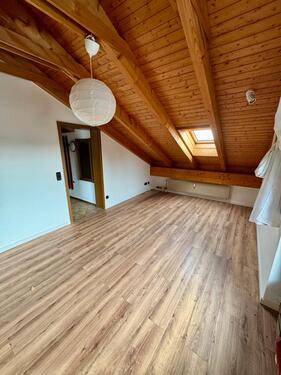 Foto - 1,5-Zimmer Dachgeschosswohnung - 300,00&nbsp;EUR Kaltmiete, ca.&nbsp; 23,00&nbsp;m&sup2;