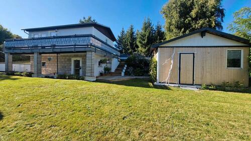 Foto - Kleines Haus mit idyllischen Garten
