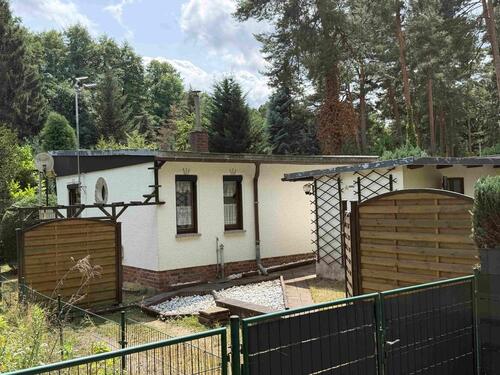 Foto - Gepflegtes Wochenendgrundstück mit Bungalow in ruhiger Waldlage