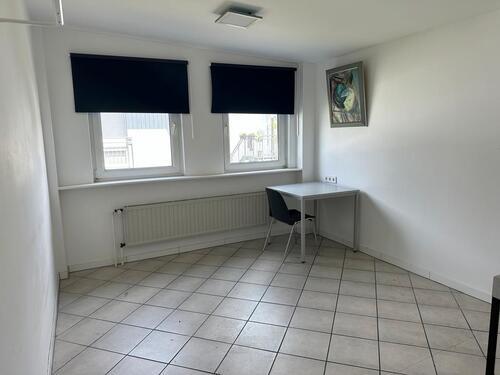 Foto - Büro Lager Küche WC 1 Stock Frankfurt Nieder Erlenbach