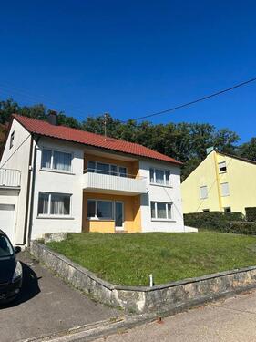 Foto - Solides Haus mit großem Grundstück