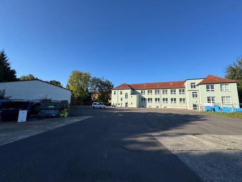 Foto - Große Garage und mehrere Büros und Lager zu vermieten