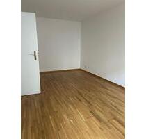 *** Schöne 2-Zimmer mit Wannenbad, Balkon und Parkett in toller Lage! *** - Chemnitz Helbersdorf
