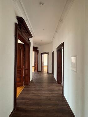 Foto - Großzügige 4-Zimmer-Wohnung in charmantem Altbau (ca. 133 m²)