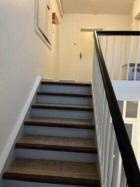 Foto - Zentrale 2 Zimmer DG-Wohnung - 690,00 EUR Kaltmiete,