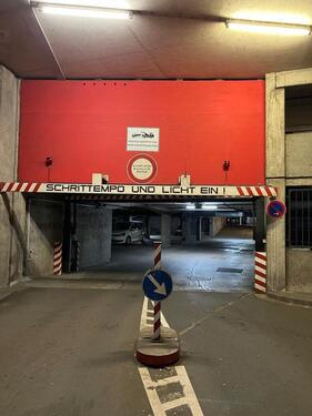 Foto - Tiefgaragenstellplatz - 40,00 EUR Miete,