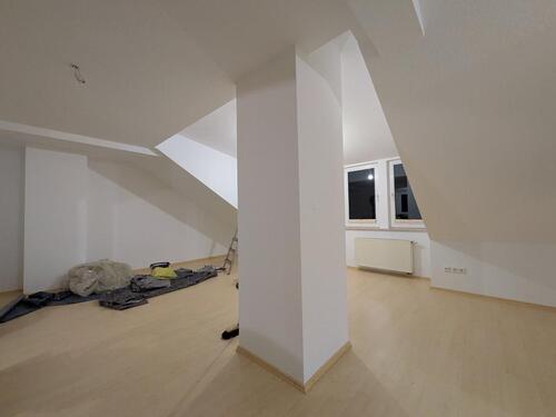 Foto - Helle 4ZKB-GWC Dachgeschosswg. mit Loggia, Weitblick, Einbauküche