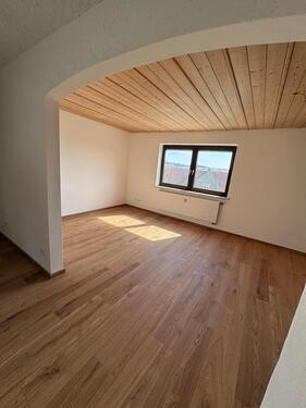 Foto - Helle 2,5 Zimmer Etagenwohnung neu saniert in Mallersdorf