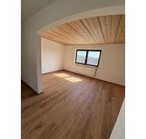 Helle 2,5 Zimmer Etagenwohnung neu saniert in Mallersdorf - Mallersdorf-Pfaffenberg