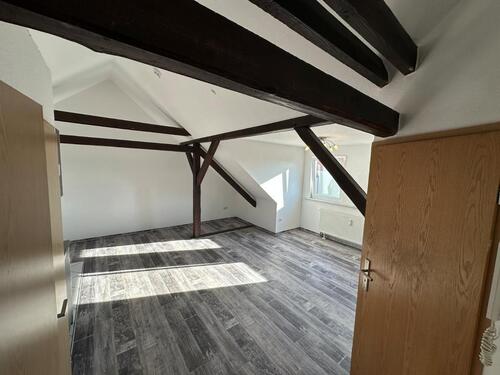 Foto - Helle 1,5-Zimmer-Dachgeschosswohnung mit EBK & Stellplatz