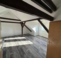 Helle 1,5-Zimmer-Dachgeschosswohnung mit EBK & Stellplatz - Zerbst (Anhalt)
