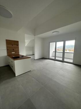 Foto - Große 5-Zimmer-Wohnung mit großer Loggia und Ausblick auf den Main