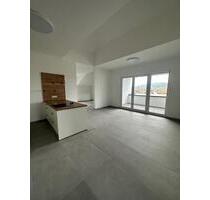 Große 5-Zimmer-Wohnung mit großer Loggia und Ausblick auf den Main - Erlenbach am Main