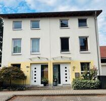 Doppelhaushälfte mit Dachterrasse, Keller, Sauna und Whirlpool - Offenbach am Main Bürgel