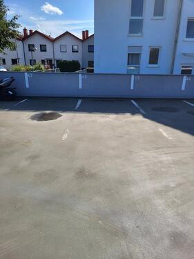 Foto - Stellplatz Parkplatz mit Schranke – Worms-Neuhausen