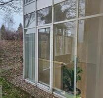 GILDE-Zentrum Detmold: 39 m² im Erdgeschoss mit Über-Eck-Fenster und Blick ins Grüne