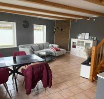 schöne 2,5 Zimmer Wohnung *Pferdehaltung möglich* - Neuberend