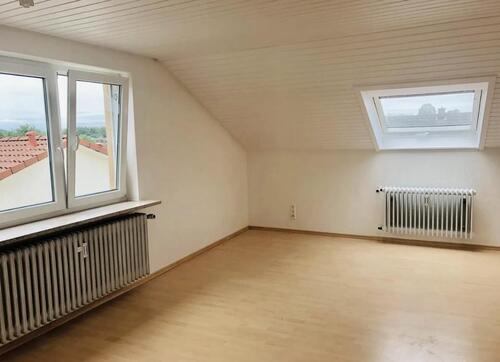 Foto - Renovierte 3-Zimmer Dachgeschoss-Mietwohnung mit EBK