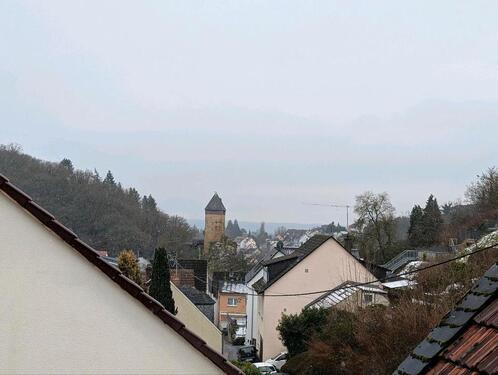 Foto - Blick zur Burg! Große 2 ZKB mit Balkon und Einbauküche in ruhiger Lage zu vermieten!