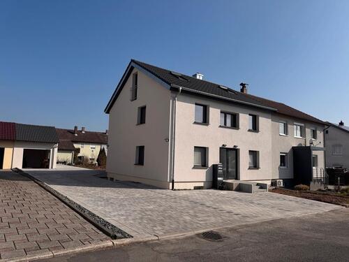 Foto - 10 Zimmer Doppelhaushälfte in Walldürn